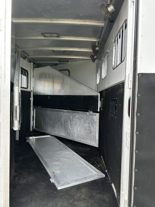 Used 2004 Exiss Trailers 3H LQ Horse Trailer