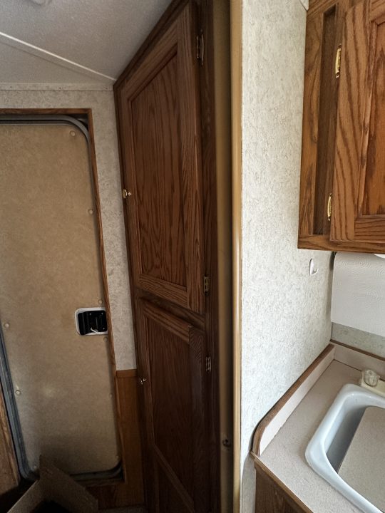 Used 2004 Exiss Trailers 3H LQ Horse Trailer