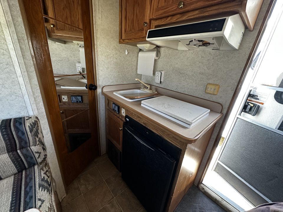 Used 2004 Exiss Trailers 3H LQ Horse Trailer