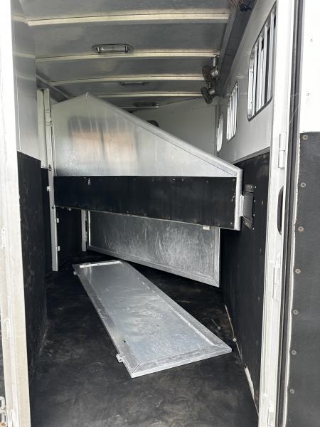 Used 2004 Exiss Trailers 3H LQ Horse Trailer