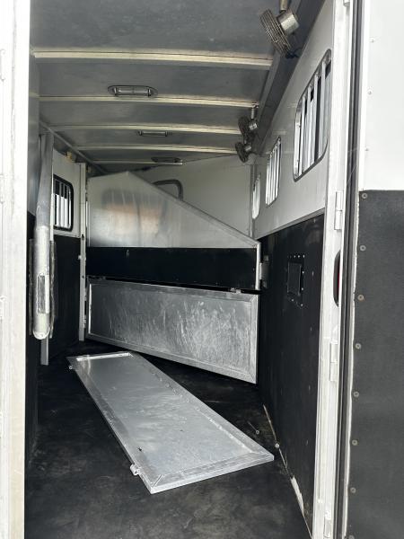 Used 2004 Exiss Trailers 3H LQ Horse Trailer