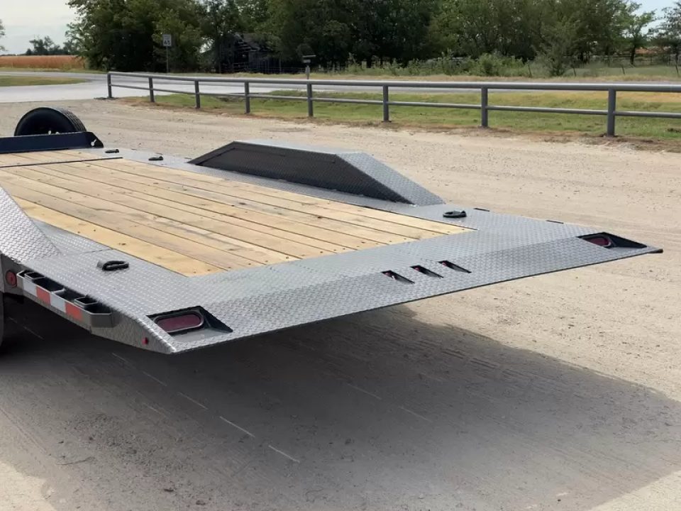 New 2026-Norstar-102-X-6+16-Iron-Bull-TWB-–-HD-8″-I-Beam-Bumper-Pull-Tilt-Trailer,-Drive-Over-Fenders,-Gravity-up/down-Tilt-Trailer,-17.5-16ply,-16k-base-111464