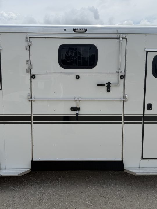 New 2027 Sundowner 2+1 Gooseneck Horse Trailer