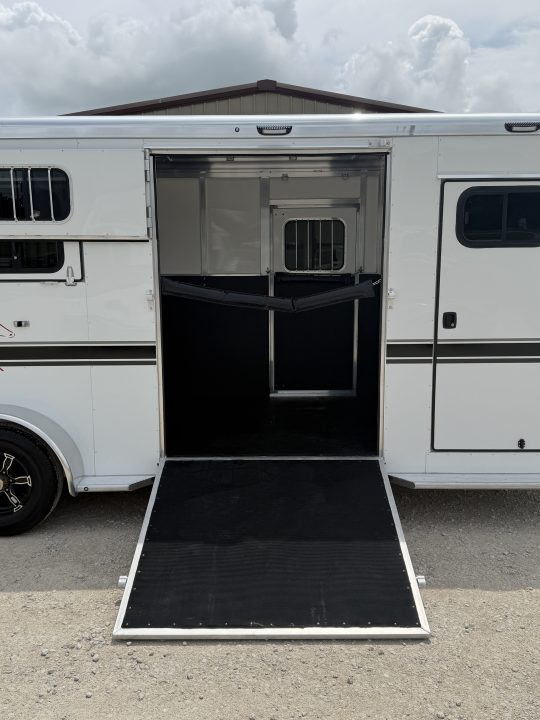 New 2027 Sundowner 2+1 Gooseneck Horse Trailer