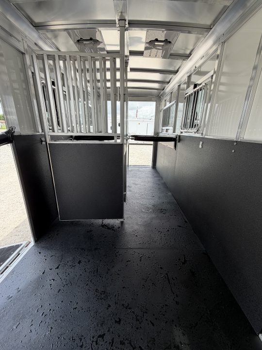 New 2027 Sundowner 2+1 Gooseneck Horse Trailer