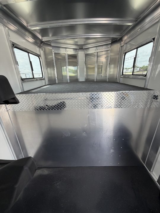 New 2027 Sundowner 2+1 Gooseneck Horse Trailer