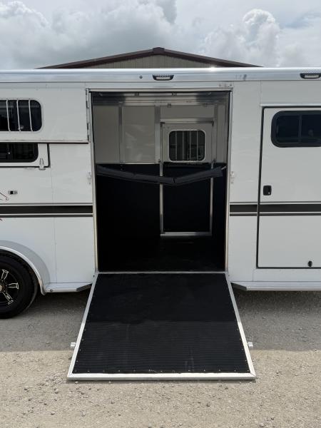 New 2027 Sundowner 2+1 Gooseneck Horse Trailer
