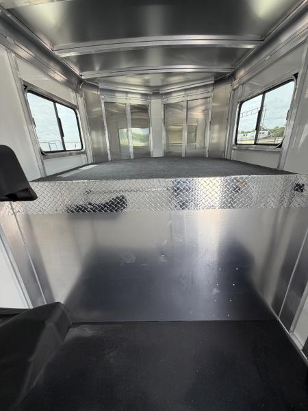 New 2027 Sundowner 2+1 Gooseneck Horse Trailer