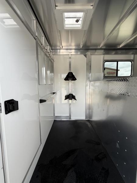New 2027 Sundowner 2+1 Gooseneck Horse Trailer