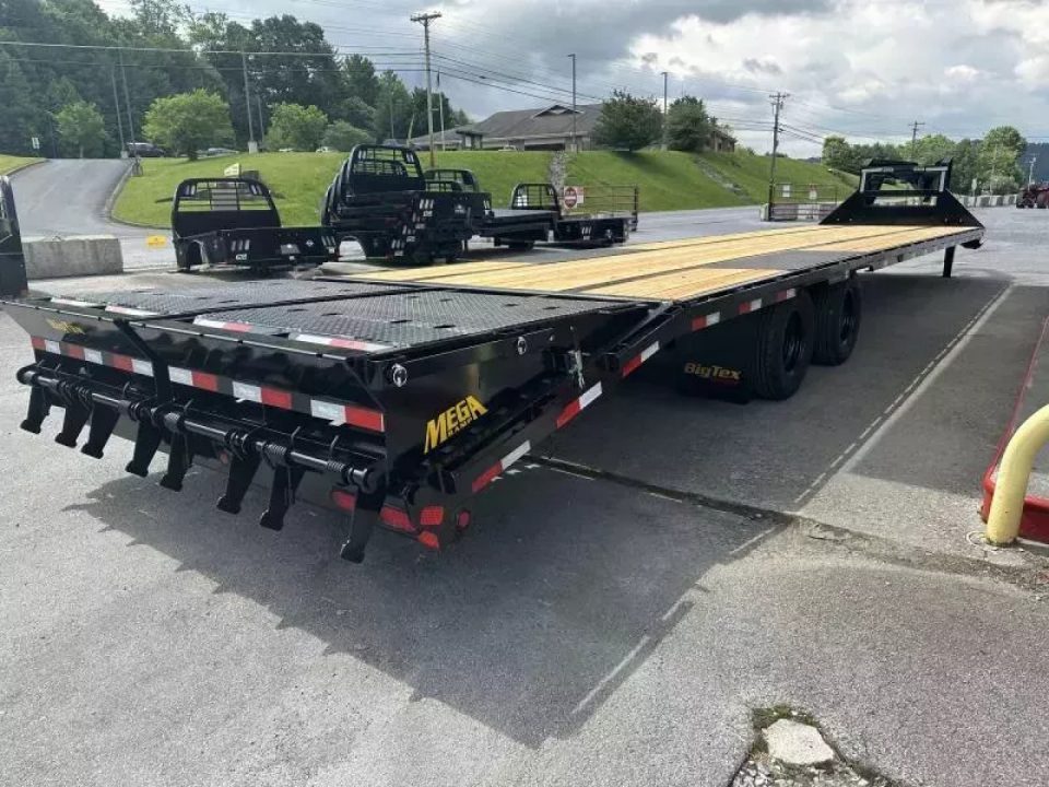 New 2026 Big Tex Trailers 25GN 102" x 25 + 5 Gooseneck Equipment Trailer