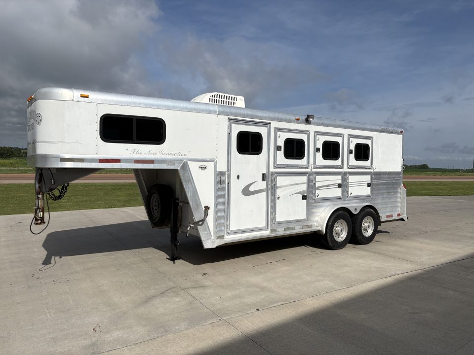 Used 2003 Bloomer 3 Horse Trailer