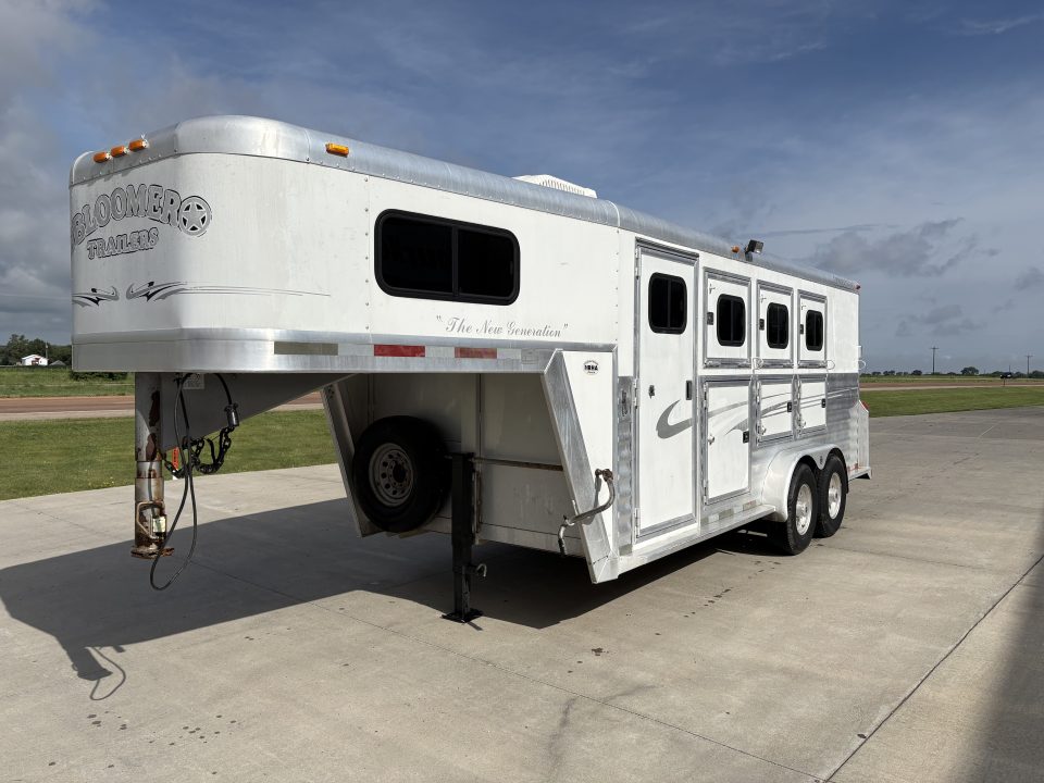 Used 2003 Bloomer 3 Horse Trailer