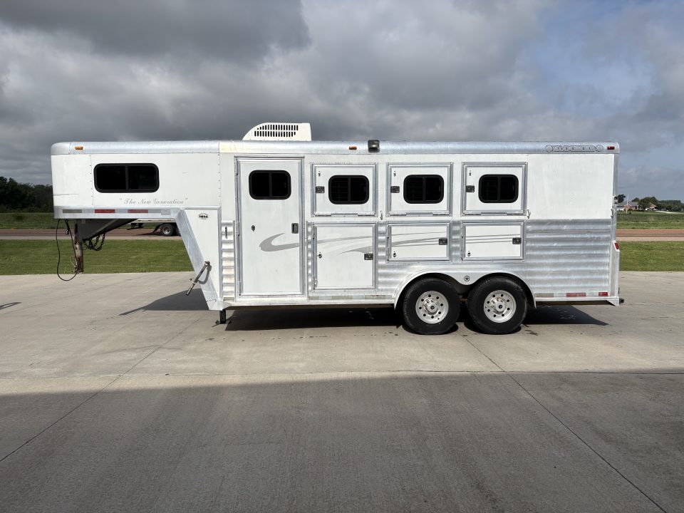Used 2003 Bloomer 3 Horse Trailer
