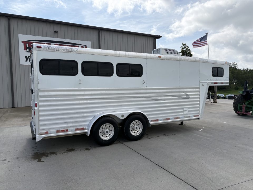 Used 2003 Bloomer 3 Horse Trailer