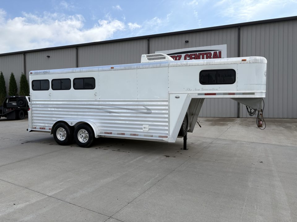 Used 2003 Bloomer 3 Horse Trailer
