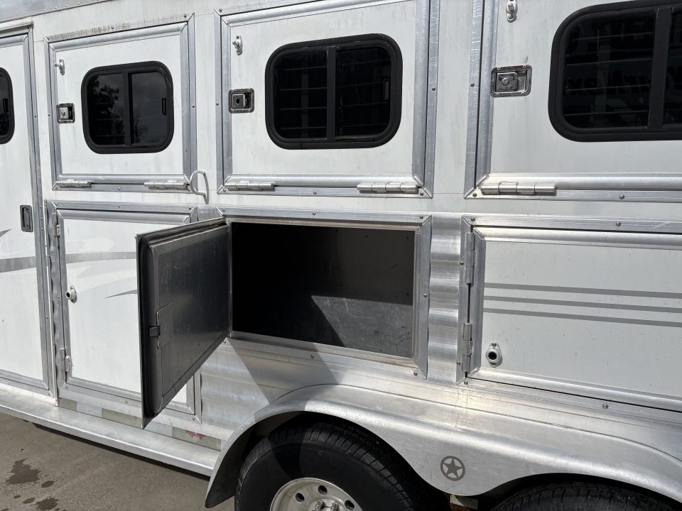 Used 2003 Bloomer 3 Horse Trailer