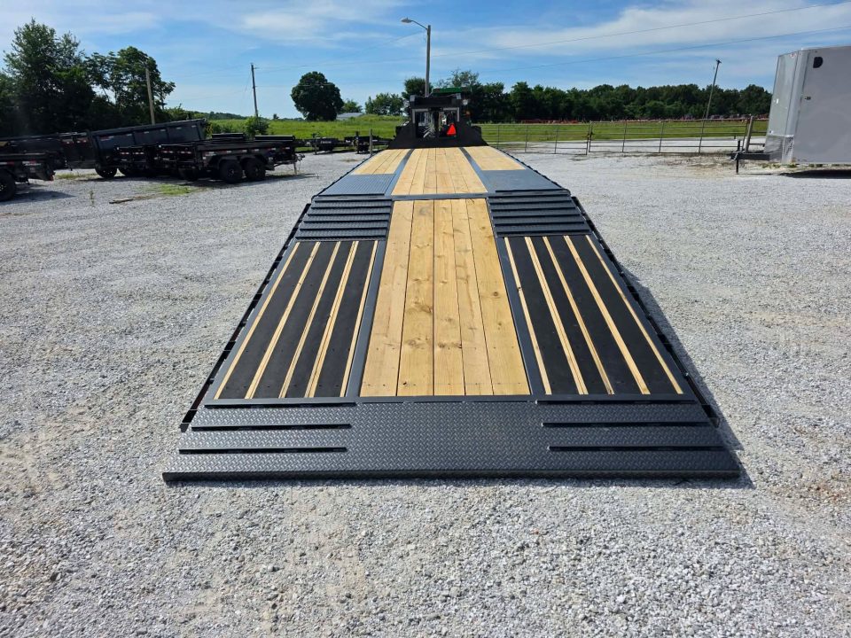 New 2026 Diamond C 40K FMAX216 TANDEM DUAL GN PACESETTER HYDROTAIL W/ BLACKWOOD RUNNERS/ HYDRO JACKS/ RATCHET RAIL/ AIR RIDE/ 102X40 Flatbed Trailer