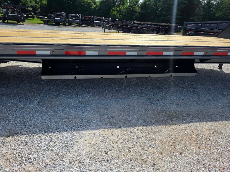 New 2026 Diamond C 40K FMAX216 TANDEM DUAL GN PACESETTER HYDROTAIL W/ BLACKWOOD RUNNERS/ HYDRO JACKS/ RATCHET RAIL/ AIR RIDE/ 102X40 Flatbed Trailer