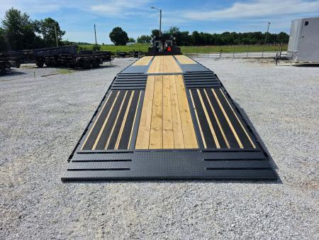 New 2026 Diamond C 40K FMAX216 TANDEM DUAL GN PACESETTER HYDROTAIL W/ BLACKWOOD RUNNERS/ HYDRO JACKS/ RATCHET RAIL/ AIR RIDE/ 102X40 Flatbed Trailer