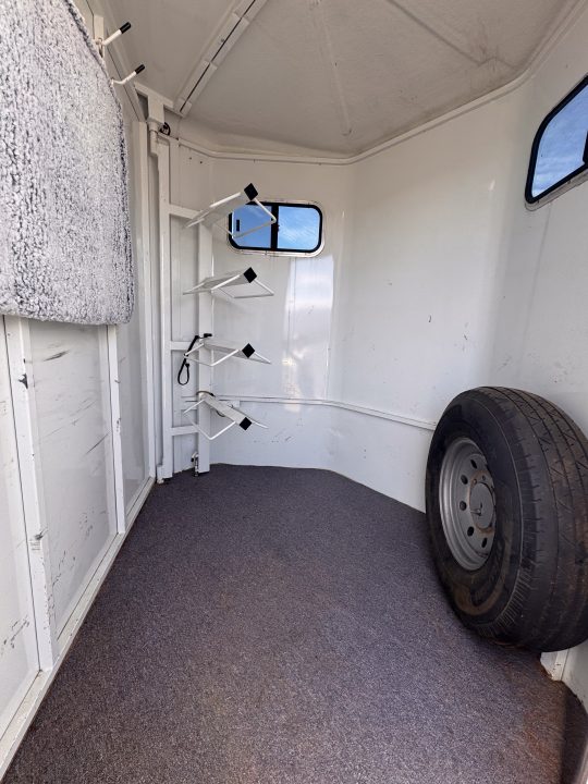 Used 2006 Titan Trailer 4H BP Horse Trailer