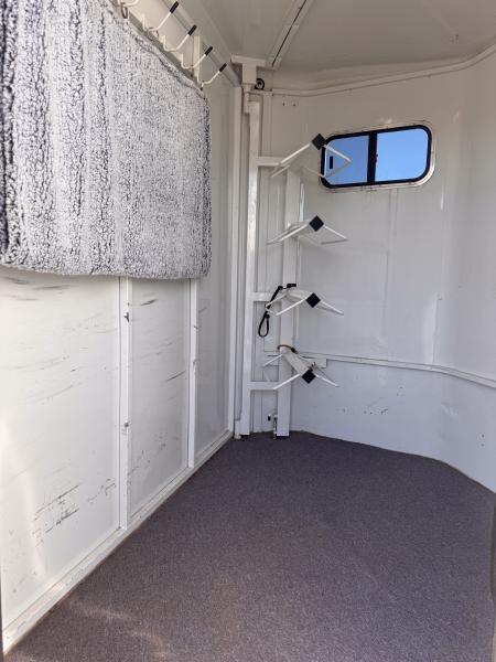 Used 2006 Titan Trailer 4H BP Horse Trailer