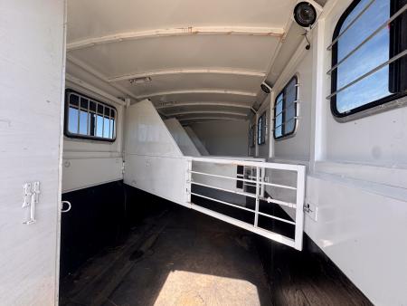 Used 2006 Titan Trailer 4H BP Horse Trailer