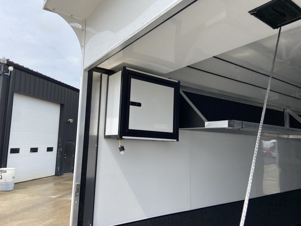 New United USHGN-8.540 Racing Trailer