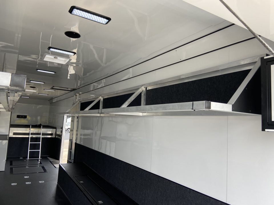 New United USHGN-8.540 Racing Trailer