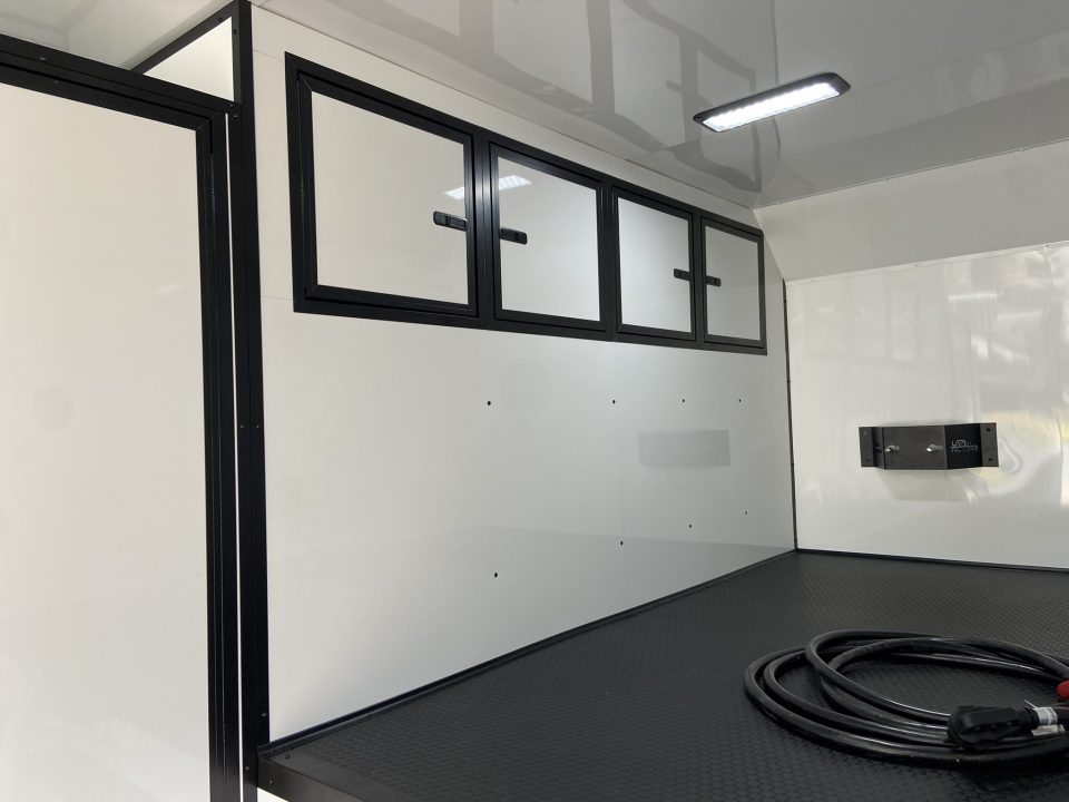New United USHGN-8.540 Racing Trailer