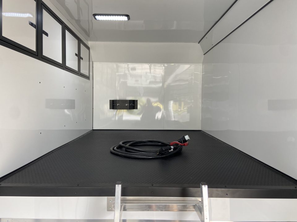 New United USHGN-8.540 Racing Trailer