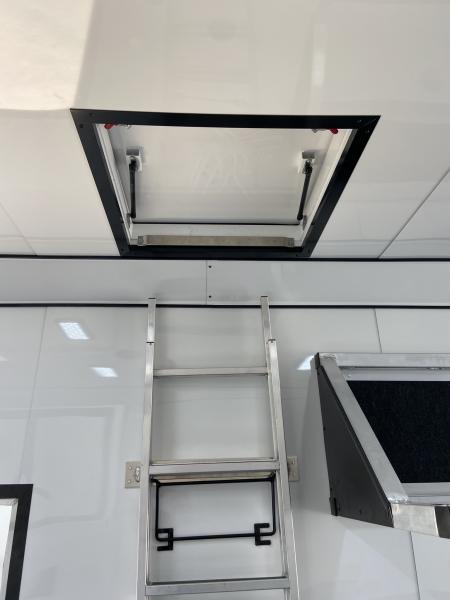 New United USHGN-8.540 Racing Trailer