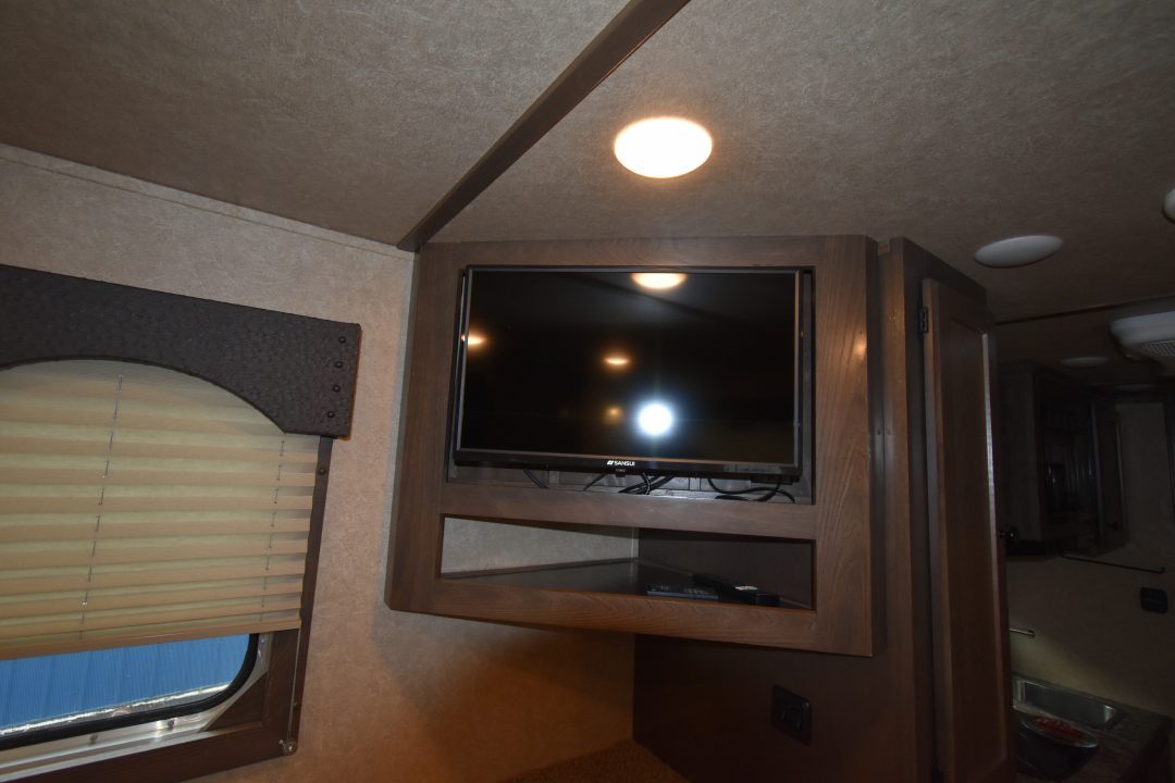 Used 2022 Lakota 7209 Charger Horse Trailer