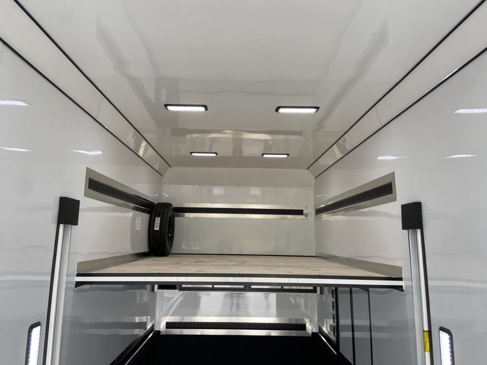 New United USH-8.532 Stacker