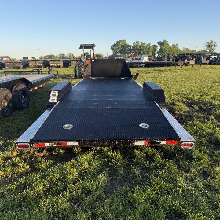 Used 2026 Load Trail TANDEM CH W/ STEEL FLOOR/ 4' DOVE/ SLIDE IN RAMPS/ REMOVABLE FENDERS/ 83X22 Car Hauler