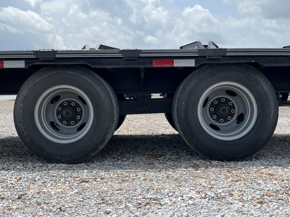 Used 2021 Elite 102"X32' 22.5K GVWR Gooseneck Flatbed Trailer