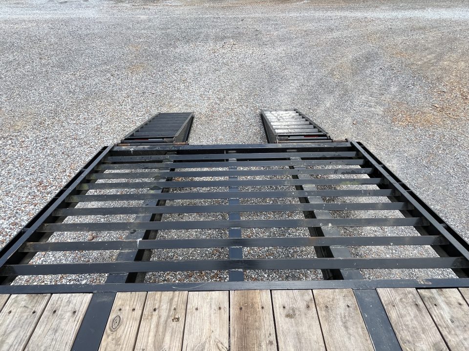 Used 2021 Elite 102"X32' 22.5K GVWR Gooseneck Flatbed Trailer