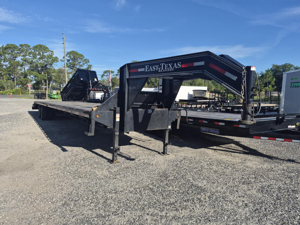 Consignment 40 Ft Gooseneck Trailer with Mega Ramps | 25,900 GVWR | Heavy Duty Equipment Hauler