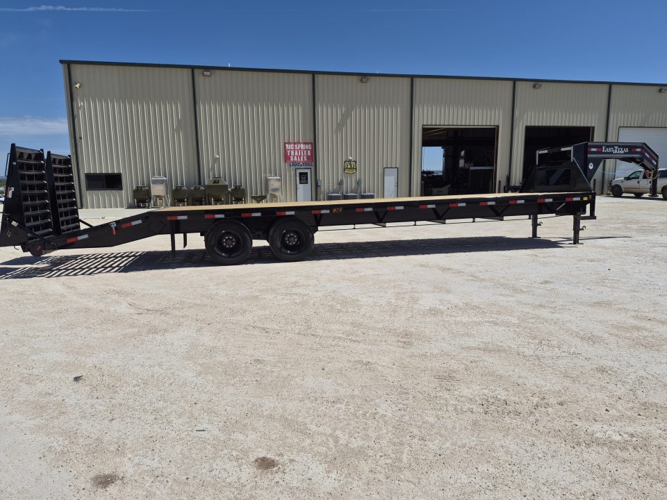 New 2026 East Texas Trailers 32' Gooseneck w/ Macho Ramps