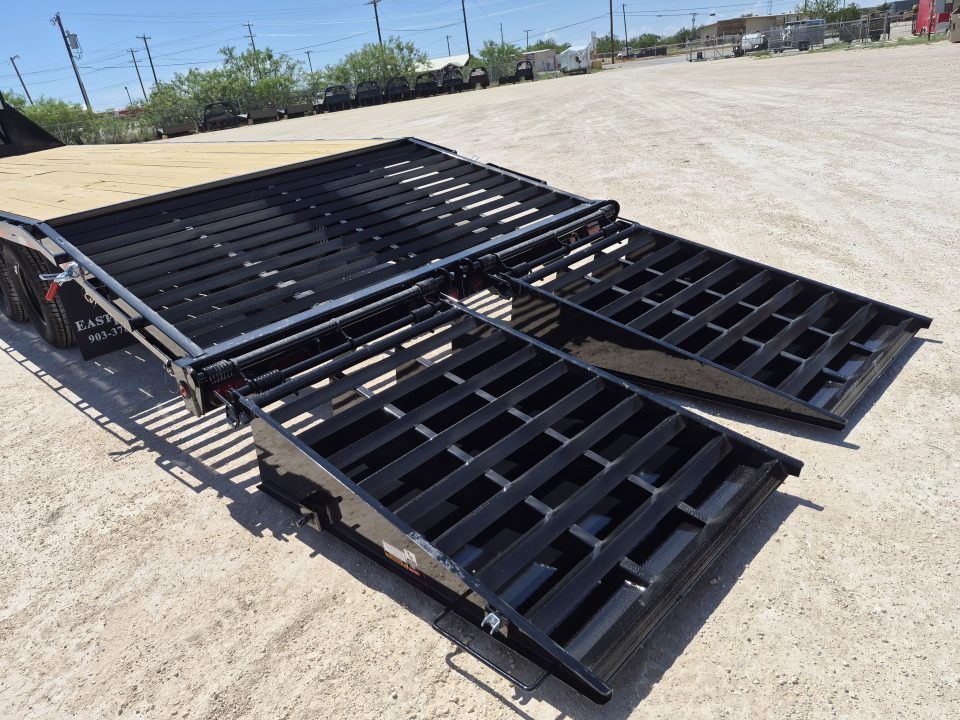 New 2026 East Texas Trailers 32' Gooseneck w/ Macho Ramps