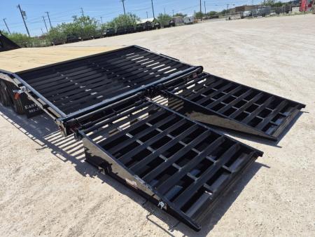 New 2026 East Texas Trailers 32' Gooseneck w/ Macho Ramps