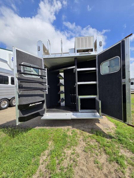 Used 2023 Elite Trailers Resistol Trail Boss Horse Trailer