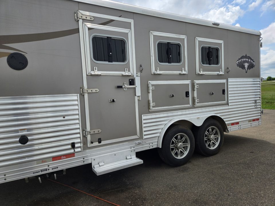 Used 2016 Bison Silverado 3 Horse Trailer