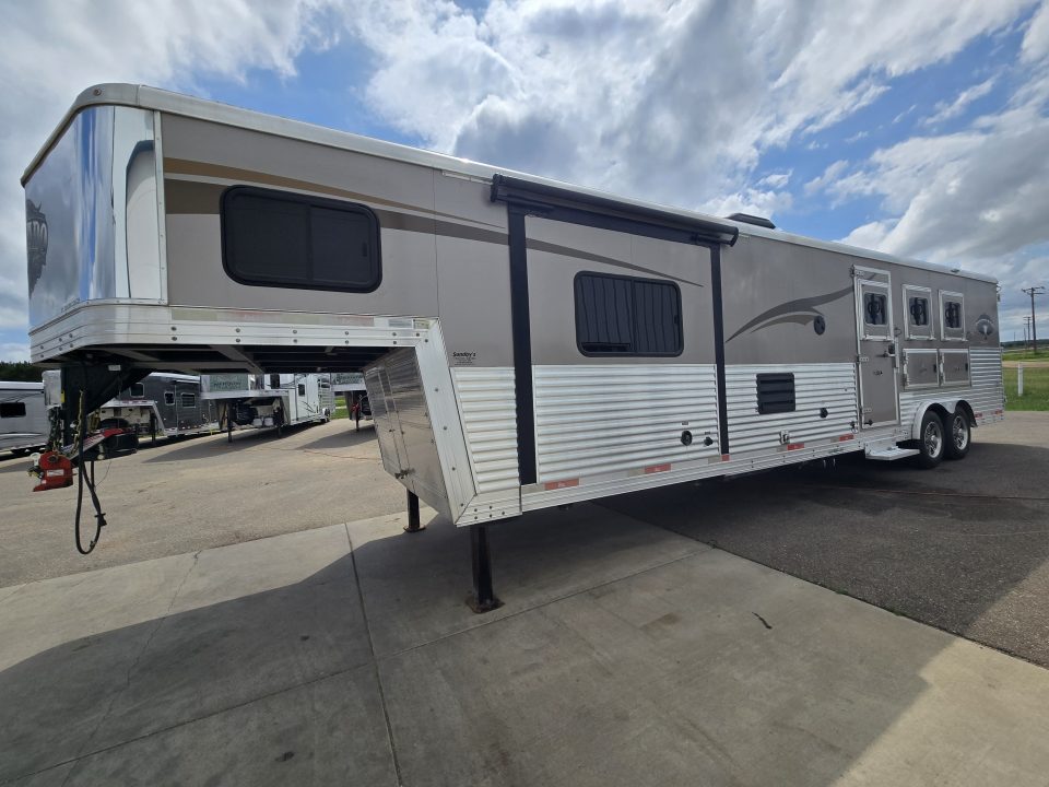 Used 2016 Bison Silverado 3 Horse Trailer