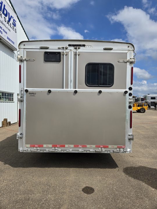Used 2016 Bison Silverado 3 Horse Trailer