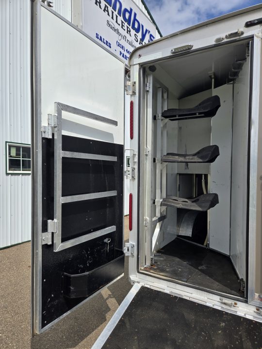 Used 2016 Bison Silverado 3 Horse Trailer