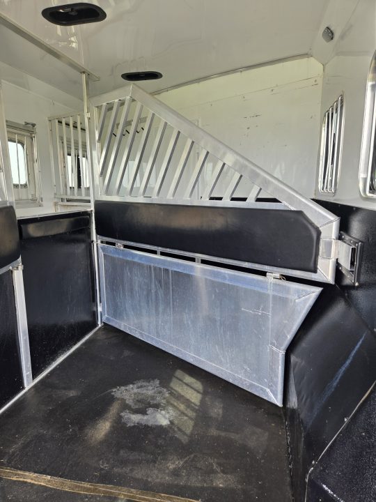 Used 2016 Bison Silverado 3 Horse Trailer