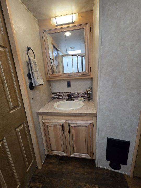 Used 2016 Bison Silverado 3 Horse Trailer