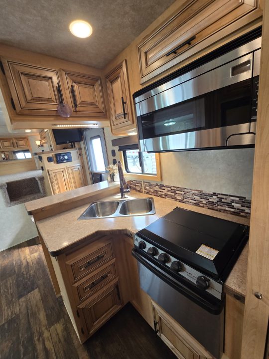 Used 2016 Bison Silverado 3 Horse Trailer