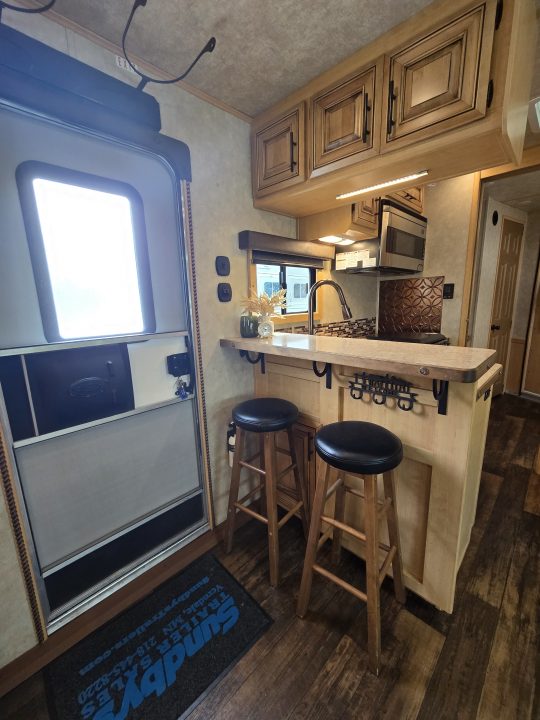 Used 2016 Bison Silverado 3 Horse Trailer