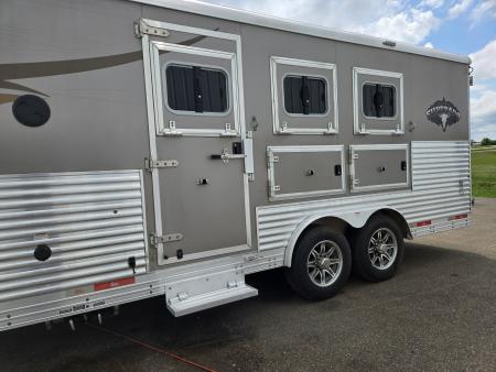 Used 2016 Bison Silverado 3 Horse Trailer